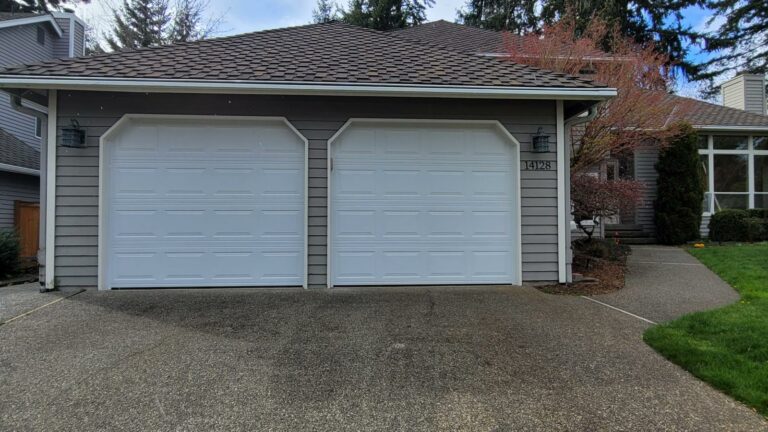 Garage Door Repairs & Installation in West Seattle, WA | AAA Garage